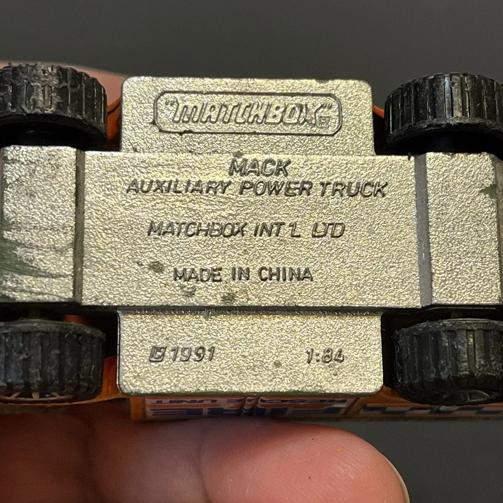 Vintage Matchbox Mack Auxiliary Power Truck 1991 1:84 Die-Cast Lights Move